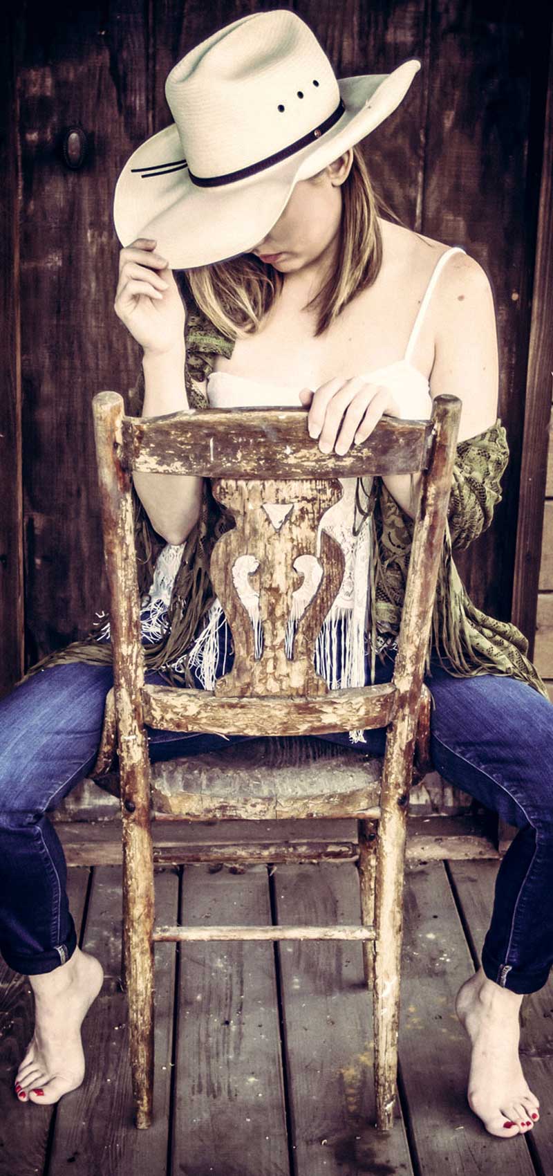 young female model with vintage western punk vibe with cowboy hat and grunge style